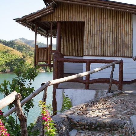 Borac Bay Bungalows Hotel And Resort Exteriör bild